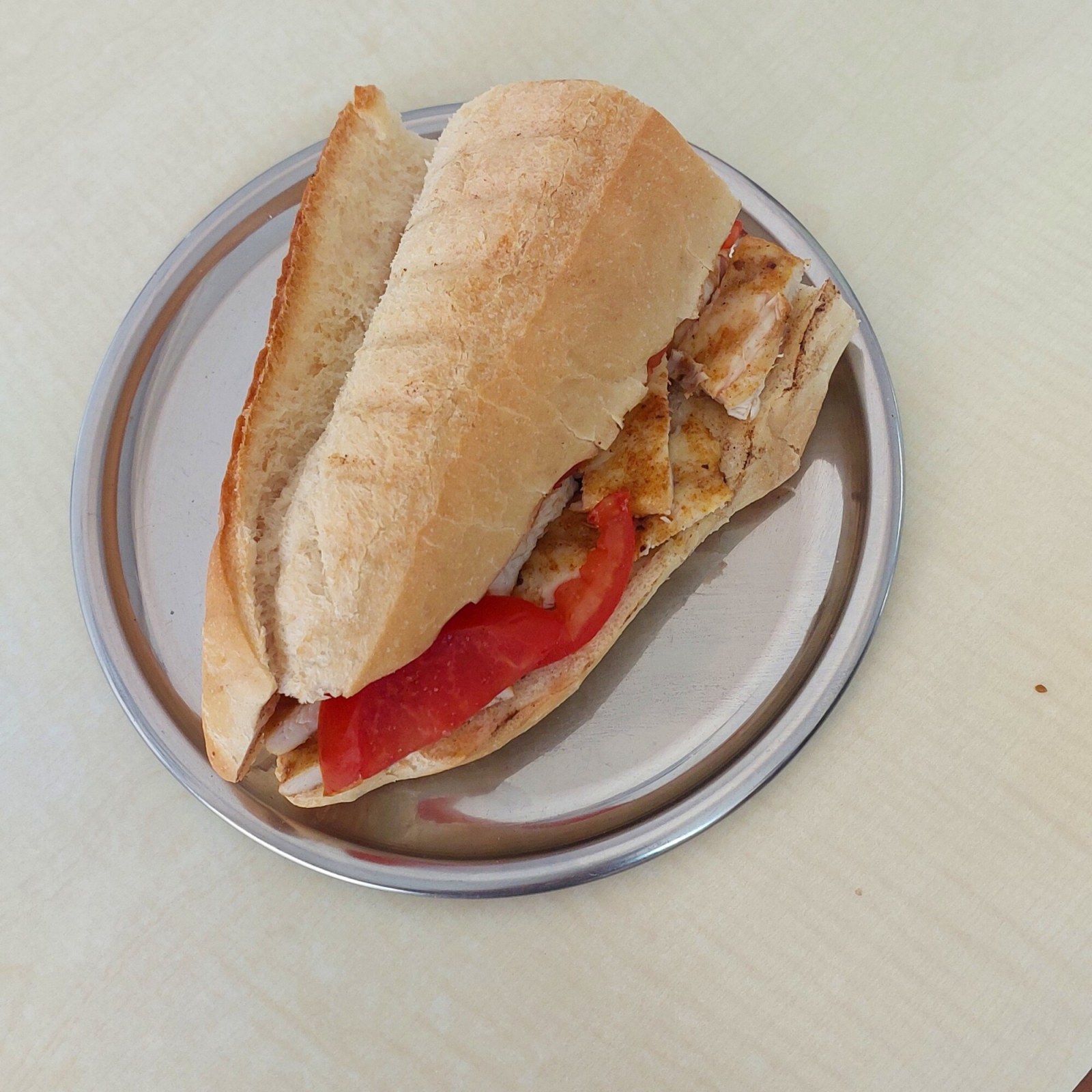 Yarım Ekmek Arası Tavuk
