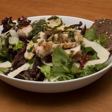 Tavuklu Pestolu Salata