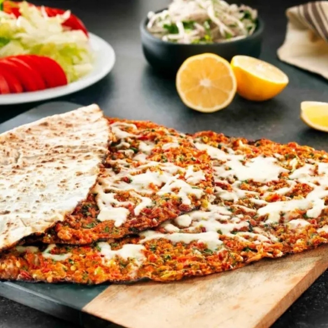 Kaşarlı Lahmacun