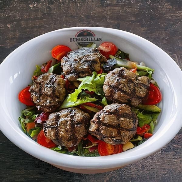 Köfteli Salata