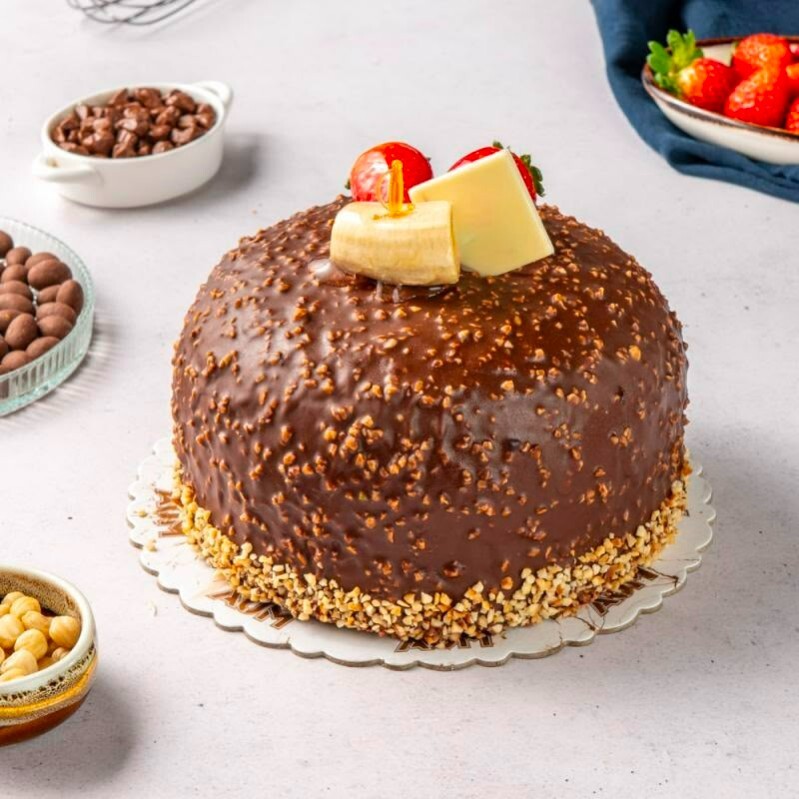 1 No Çilek Muz Çikolatalı Pasta (6-8 Kişilik)