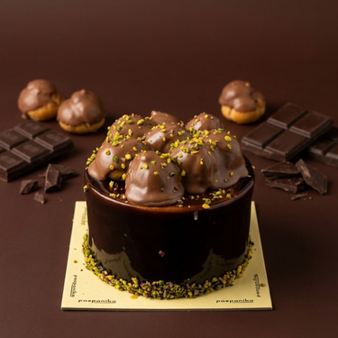 Profiterollü Fıstıklı Akışkan Çikolatalı Pasta
