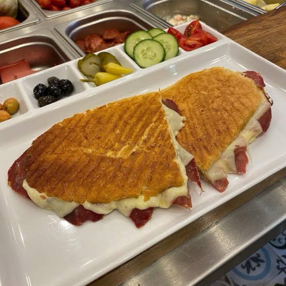 Çıtır Pastırmalı Tost