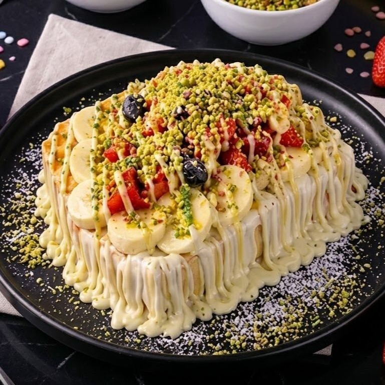Beyaz Çikolatalı Çilekli & Muzlu Waffle