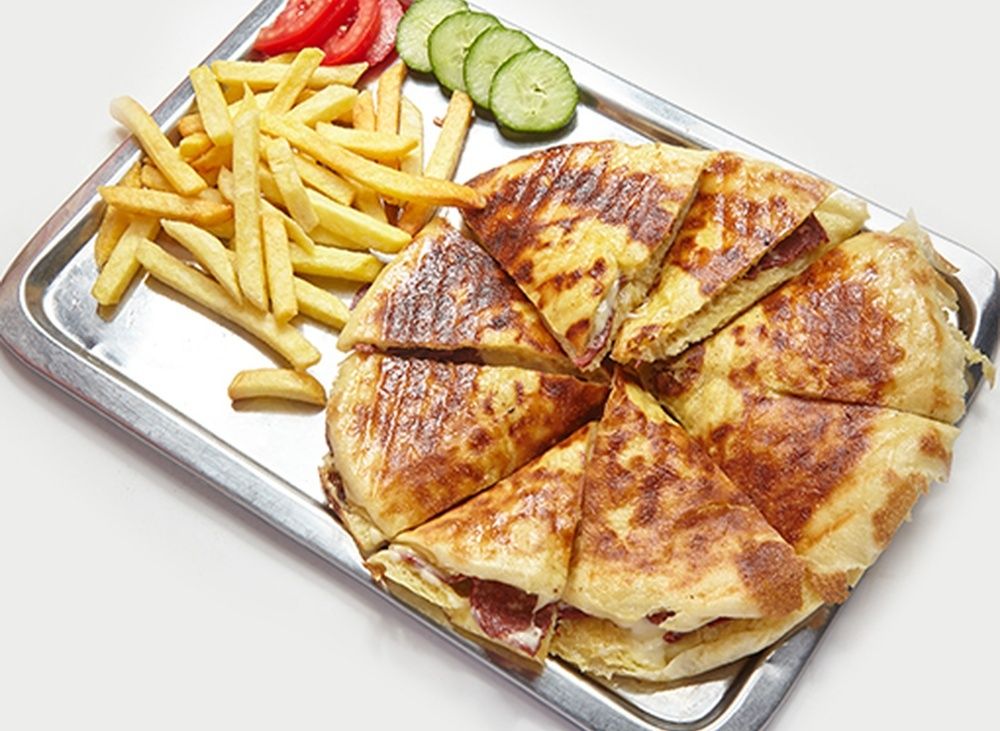 Kavurma Pastırmalı Special Gurme Bazlama Tost