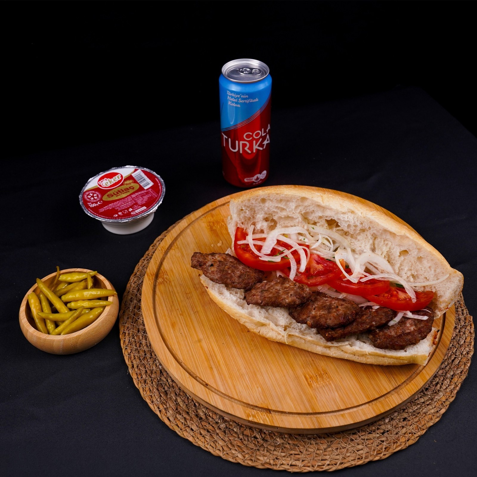 Ekmek Arası Mihrali Köfte Menü