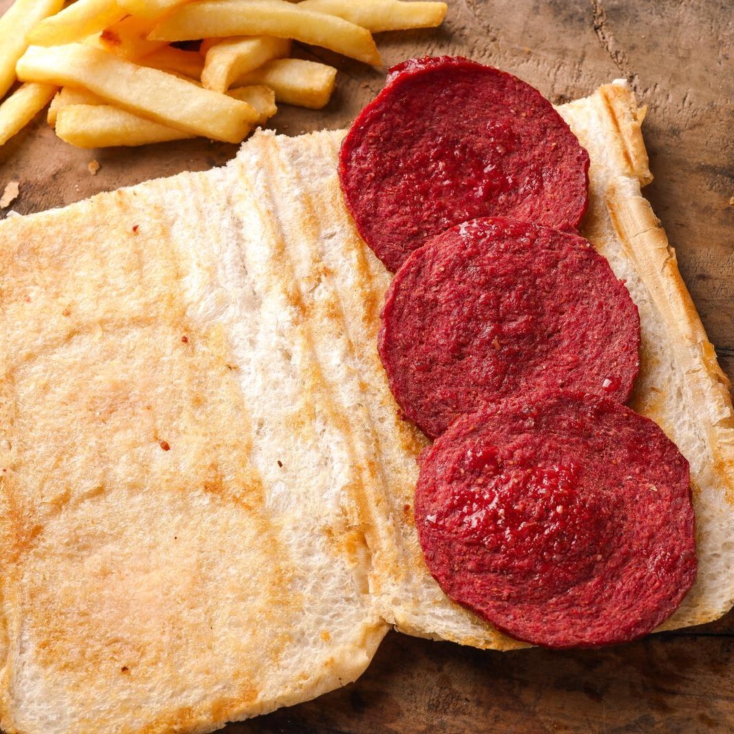Yarım Ekmeğe Sucuklu Tost Menü