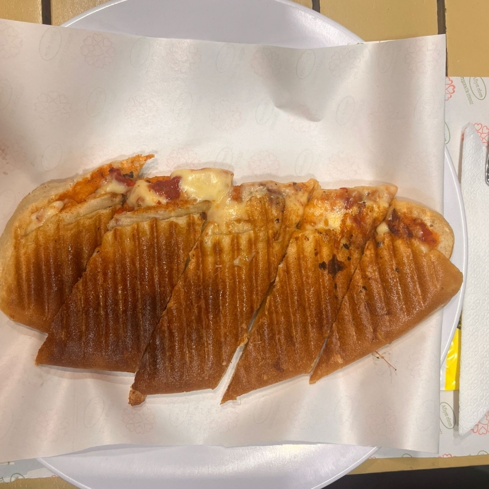 Sucuklu Kaşar Peynirli Tost