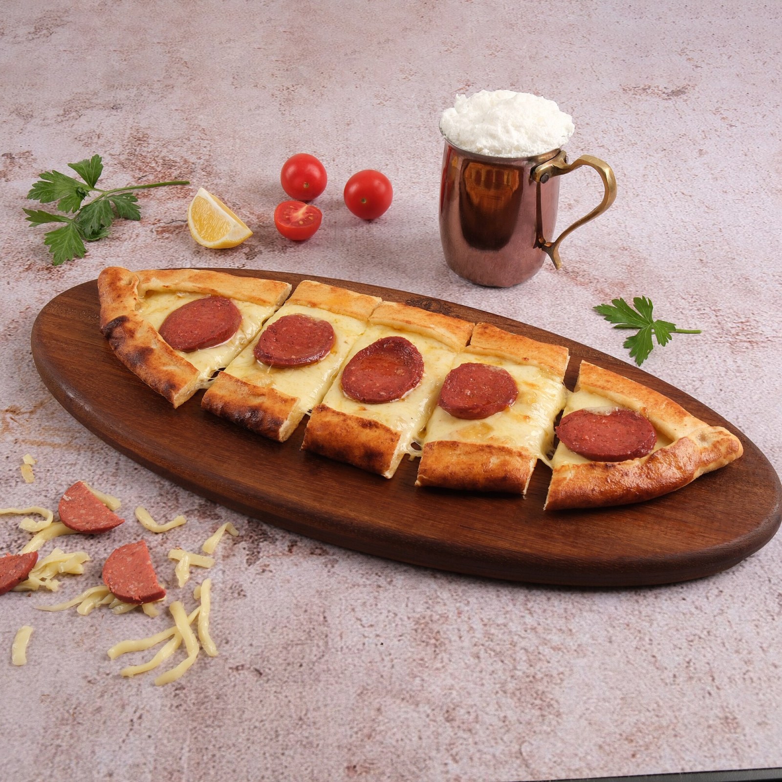 Kaşarlı Sucuklu Pide