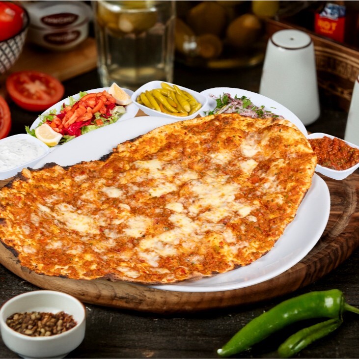 Kaşarlı Lahmacun