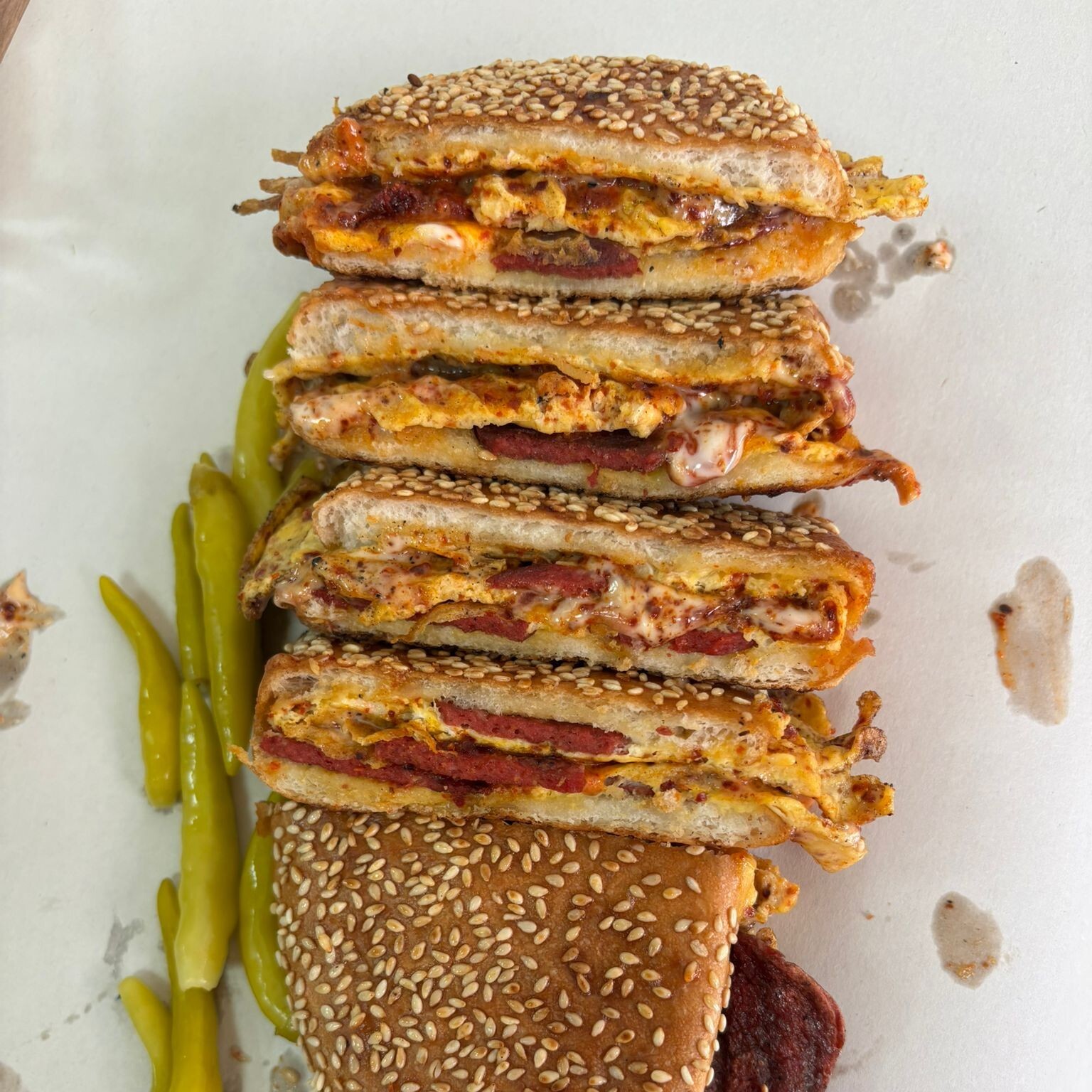 Susamlı Ekmek Sucuk Yumurta