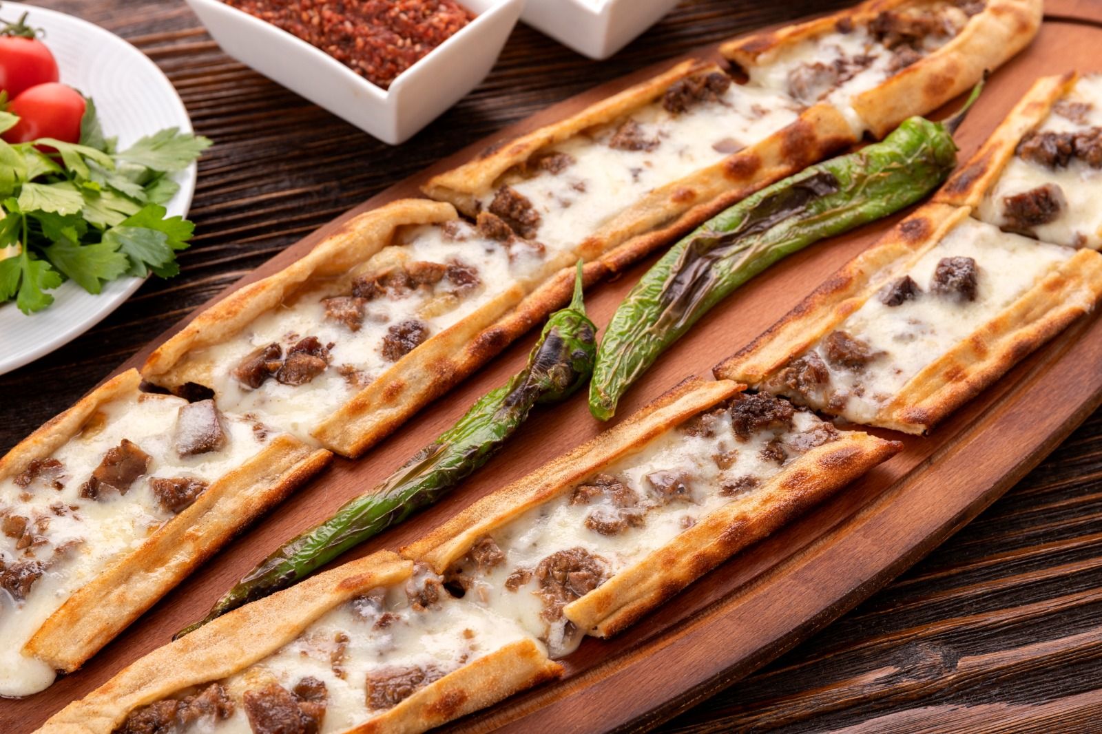 Kavurmalı Kaşarlı Pide (75 cm.)