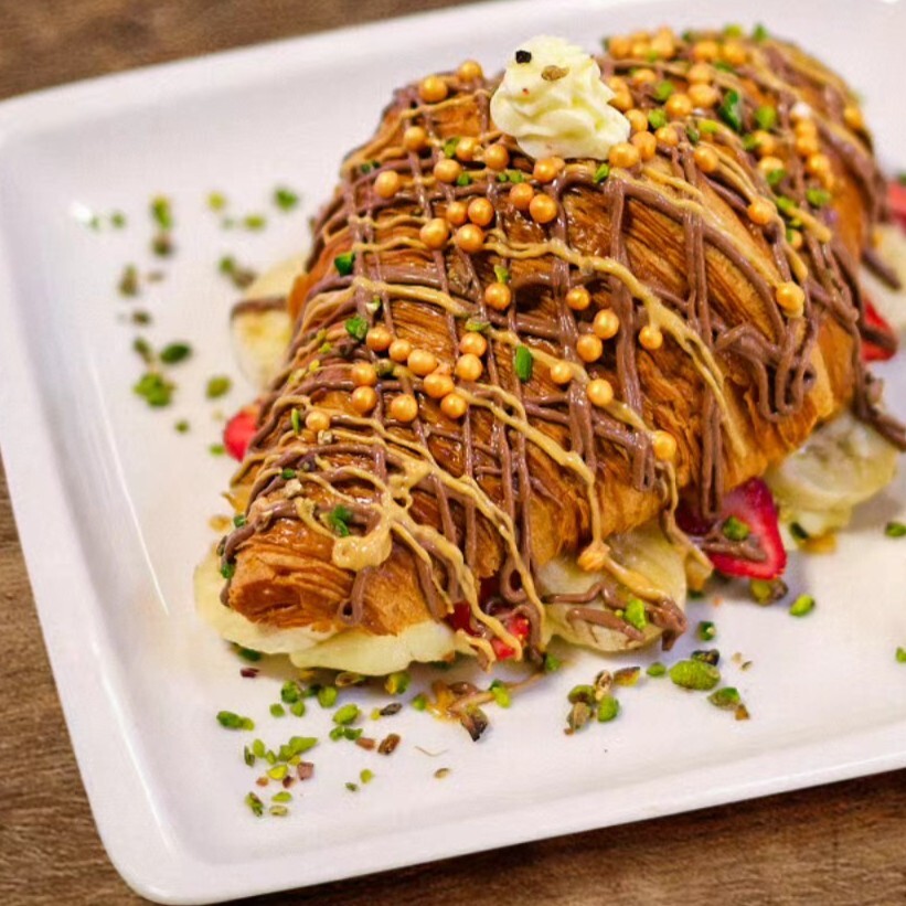 Çikolatalı Meyveli Roll Kruvasan