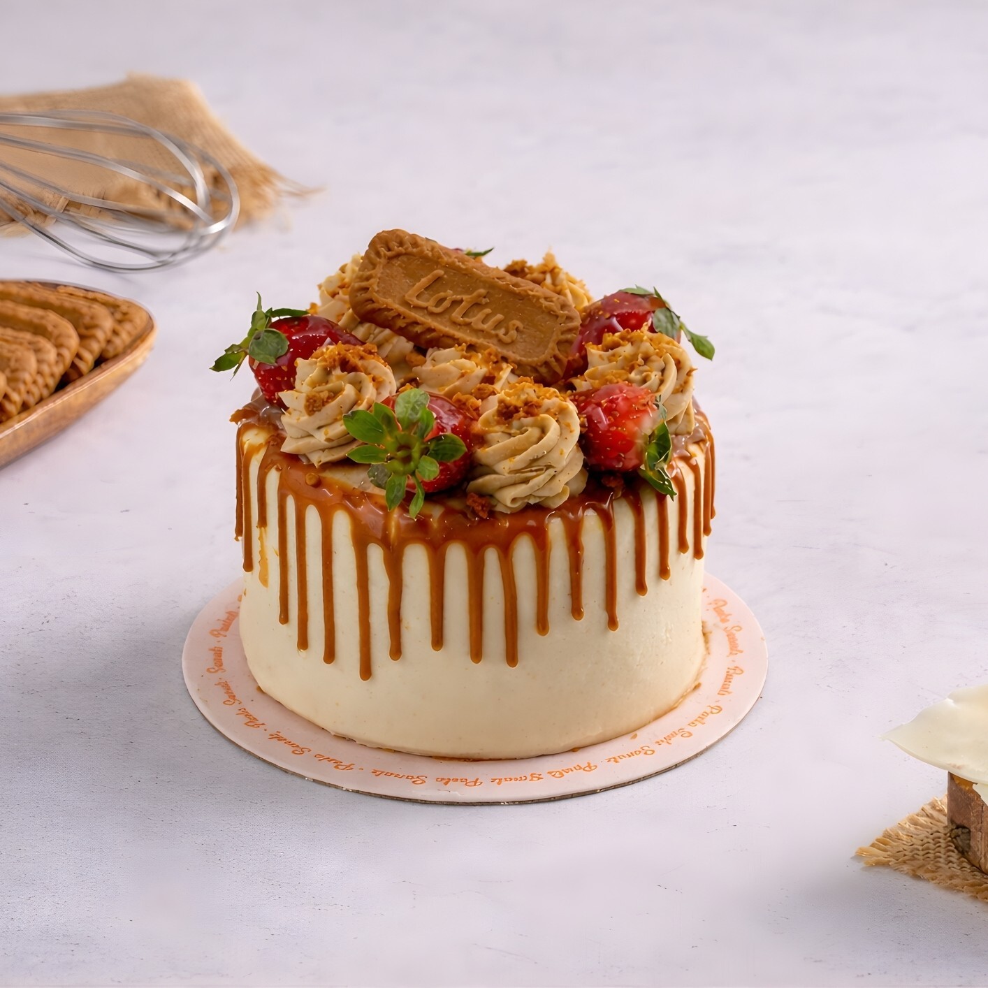 Lotus Çilek Pasta (8-10 Kişilik)