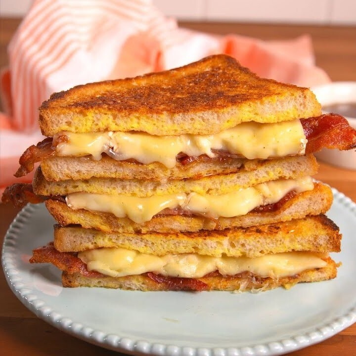 Sosisli Kaşarlı Tost