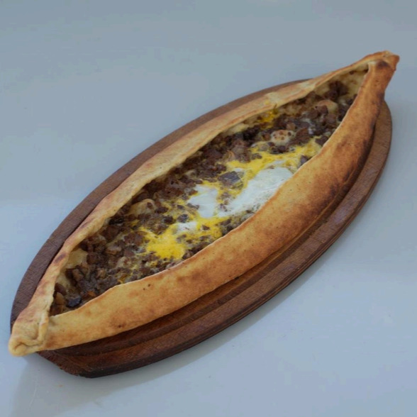 Kavurmalı Yumurtalı Pide