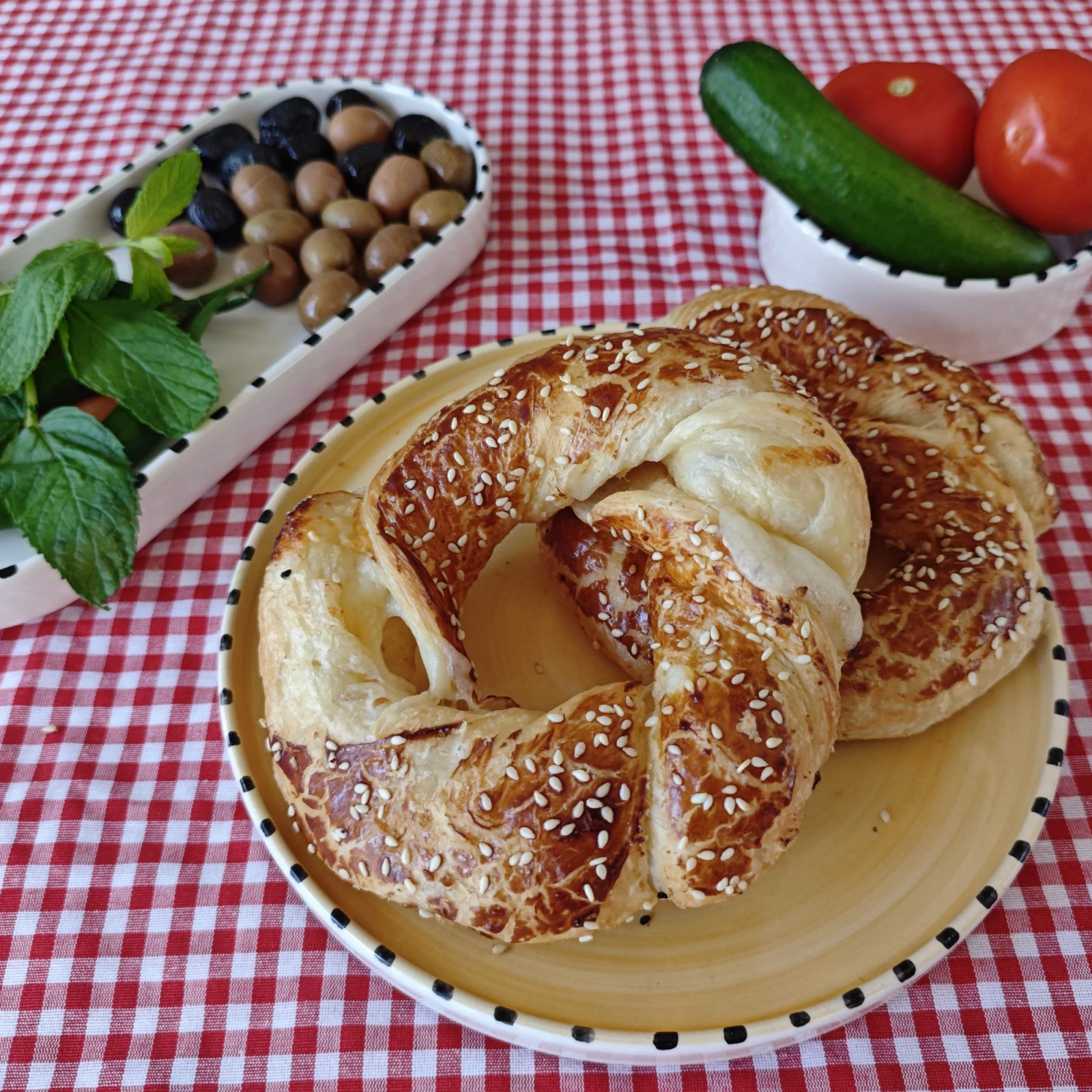 Kaşar Peynirli Açma