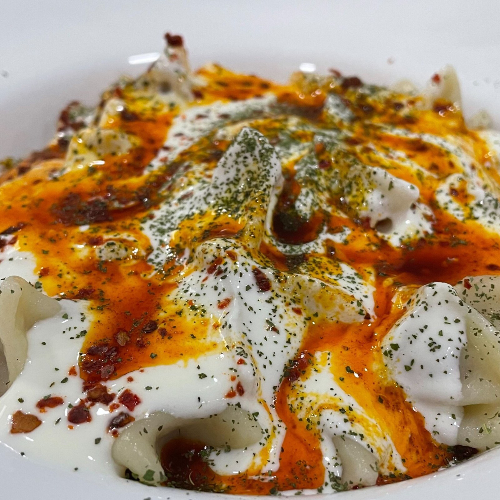 Üçgen mantı 500gr.{pişmiş sıcak servis} ev yapımı