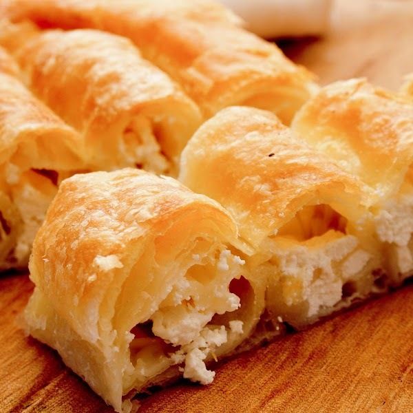 Peynirli Kol Böreği (Porsiyon)