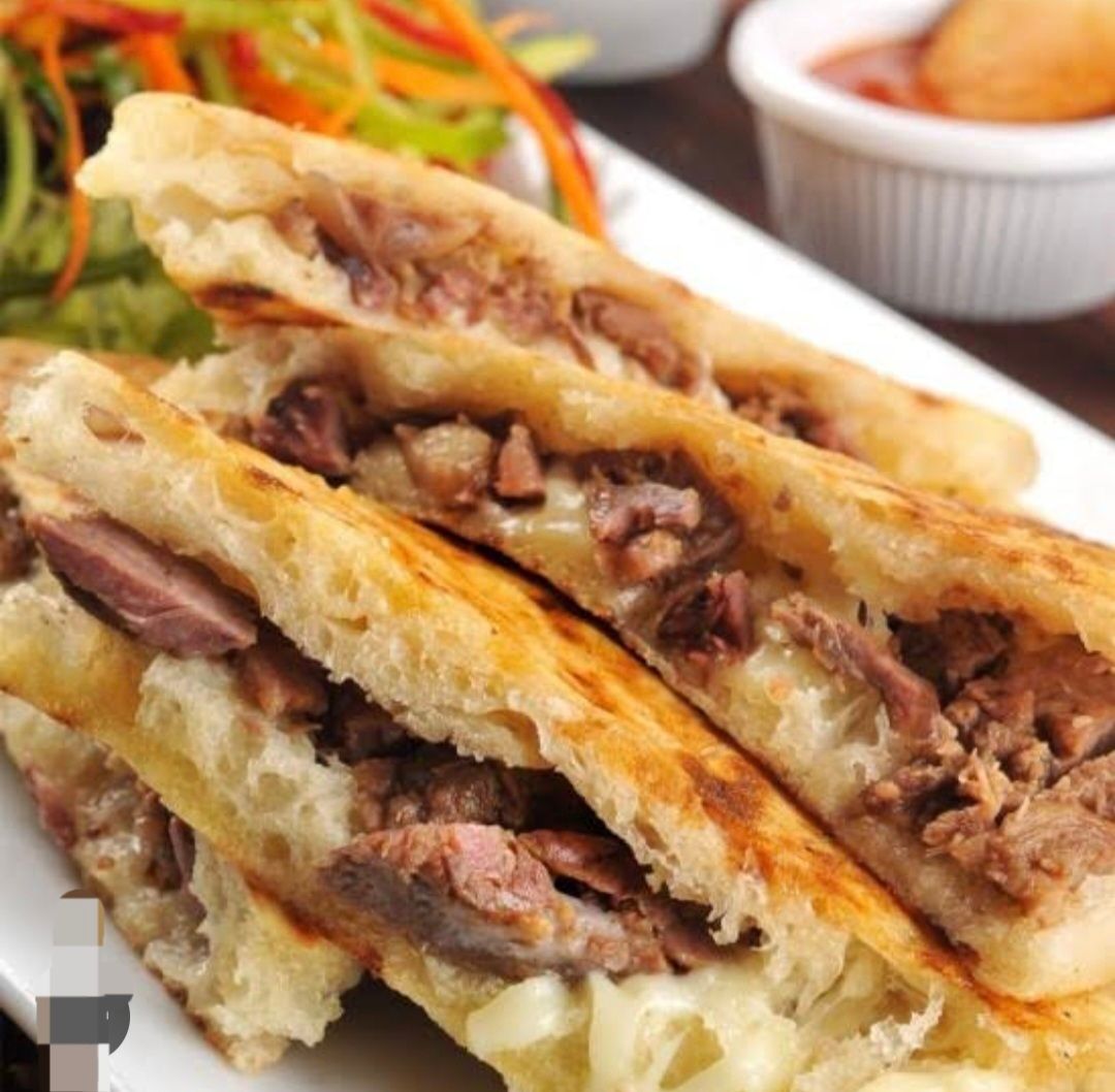 Kavurmalı Kaşarlı yarım ekmek Tost