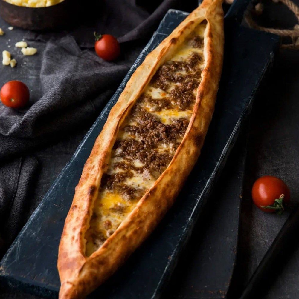 Kıymalı Kaşarlı Pide