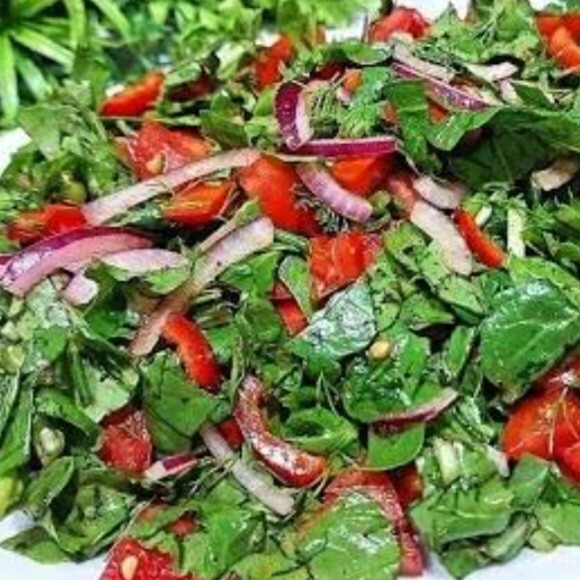 Soğan Havuç Lahana Roka Salatalık Domates Ev Salatası Siz yapmıssınız gibi