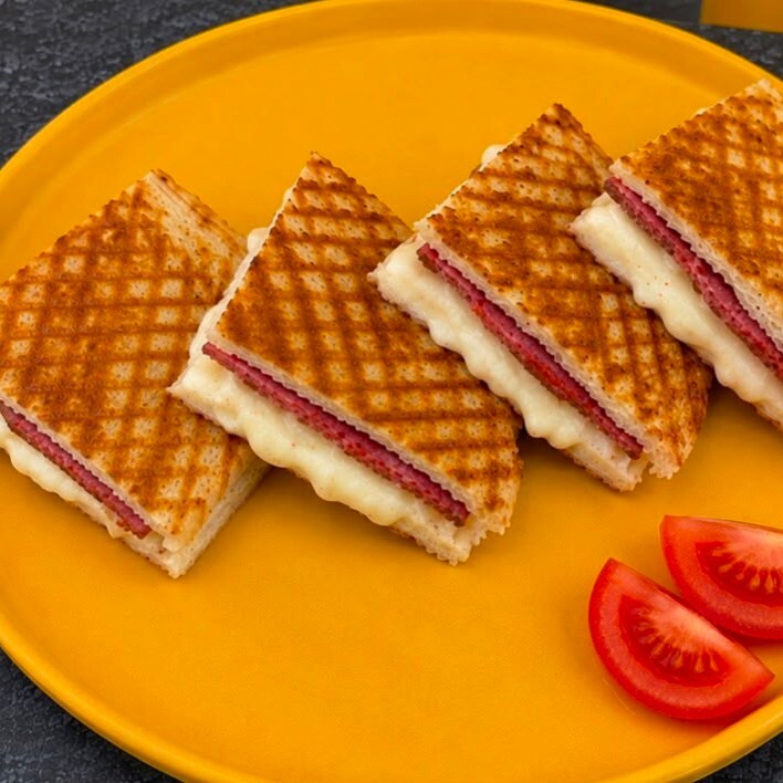 Sucuklu Kaşarlı Tost