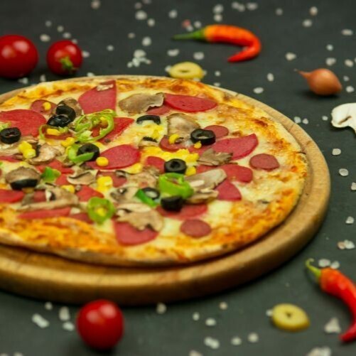 Cheddarlı Karışık Pizza Sucuk Sosisli Mantarlı Mısırlı Biberli Gurme VIP Pizza (Orta Boy)