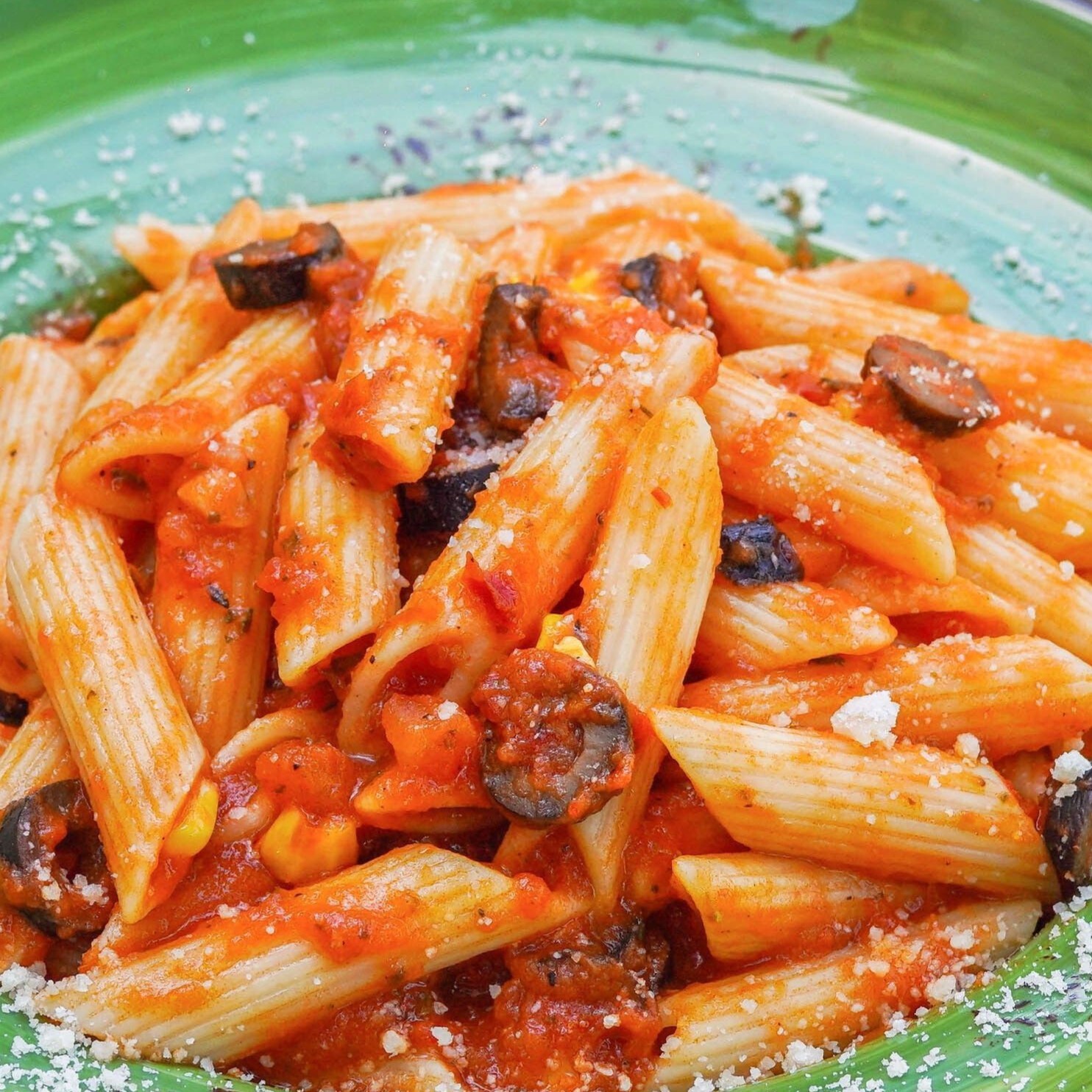 Penne Arrabiata Zeytinli