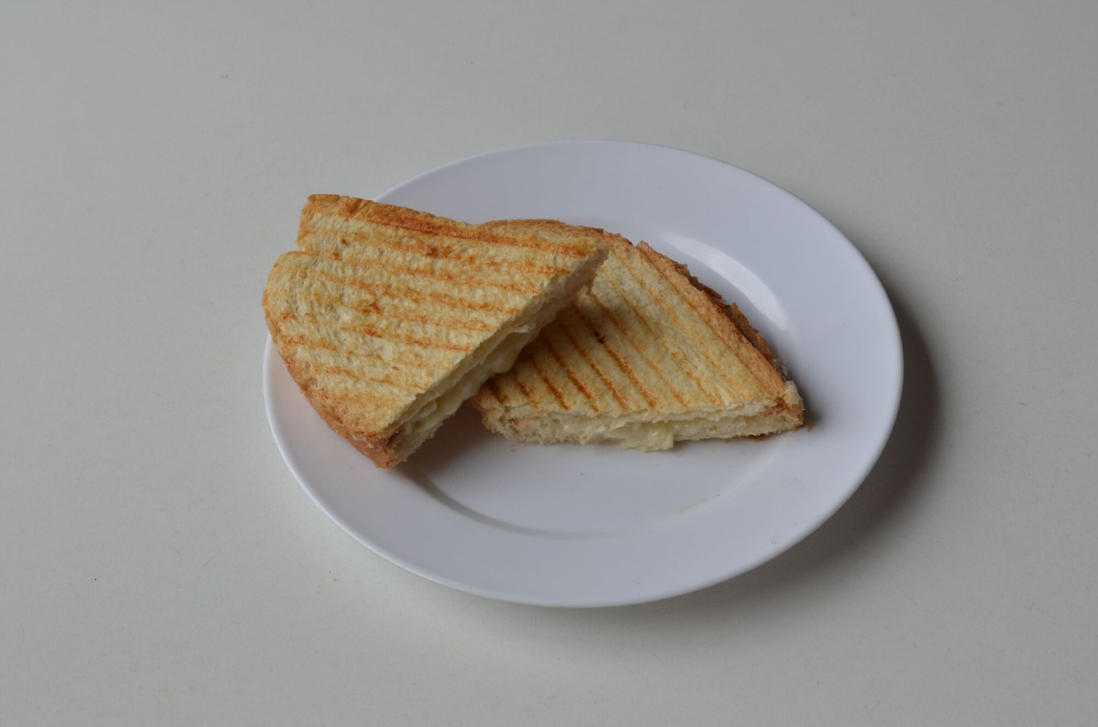 Ayvalık Ekmeğine Beyaz Peynirli Tost(Hafif)