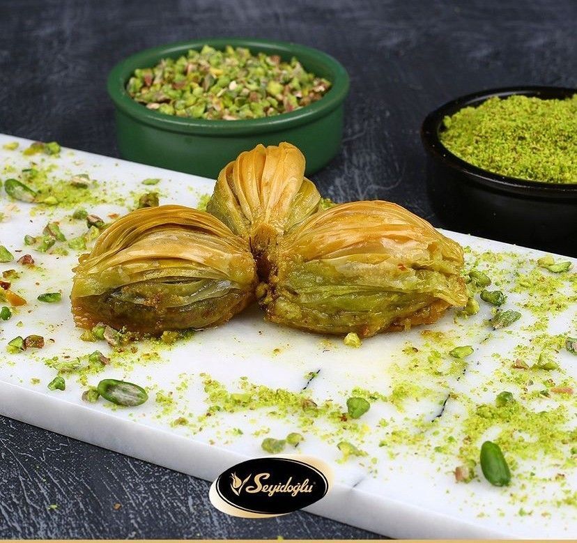 Fıstıklı Kaymaklı Midye Baklava (1 kg.)
