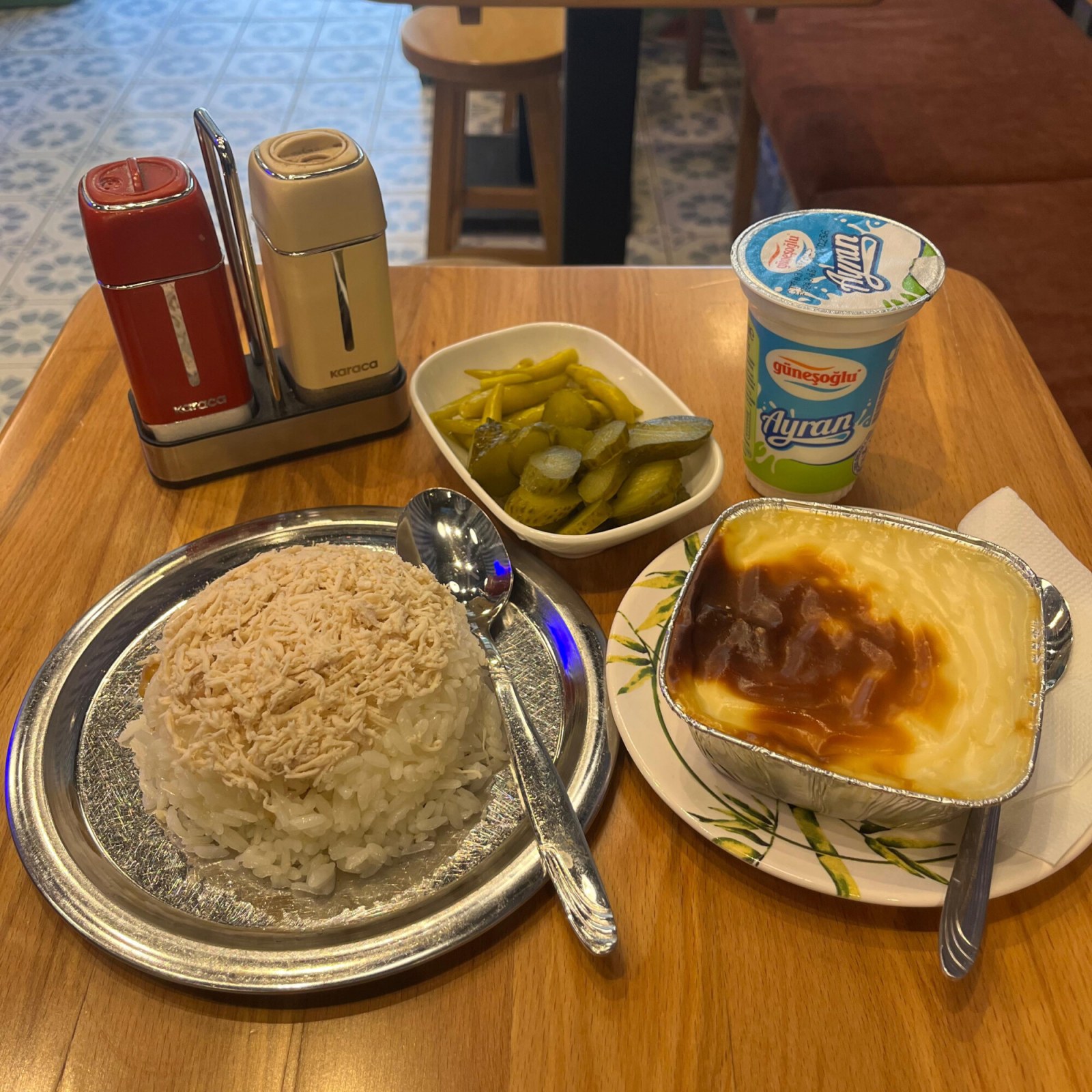 Tavuklu Nohutlu Pilav & Tatlı Menü (Büyük)