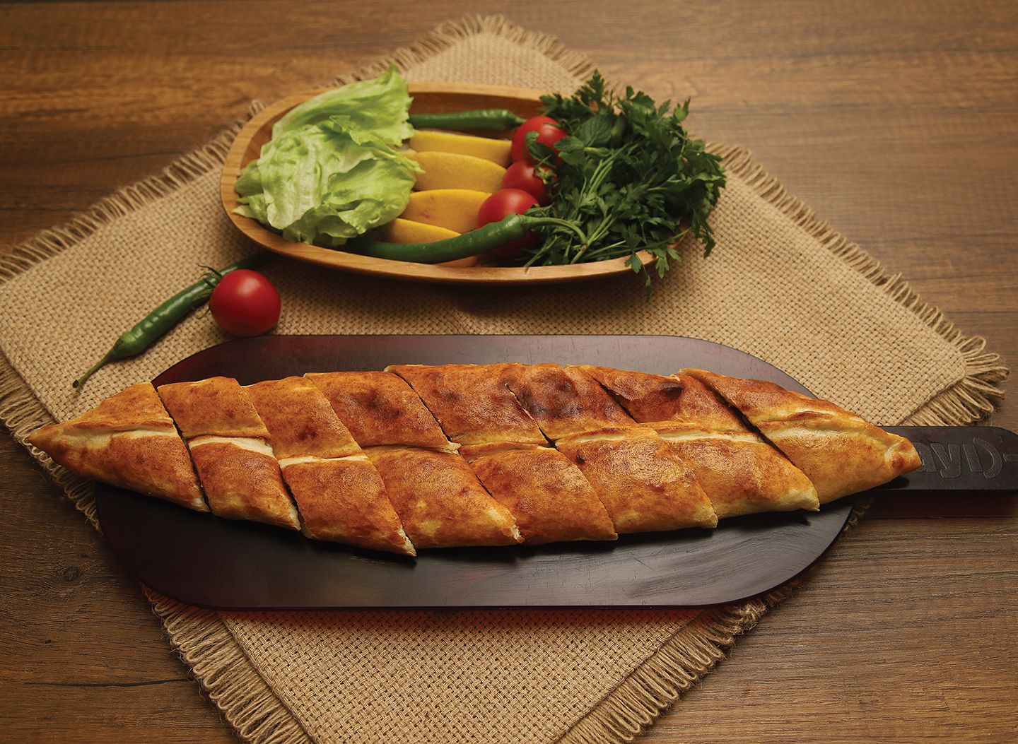 Kavurmalı Kaşarlı Pide