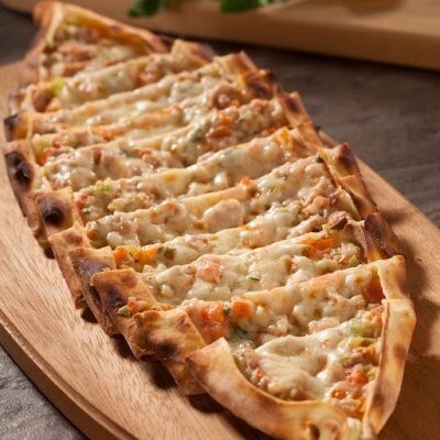 Kıymalı Kaşarlı Pide