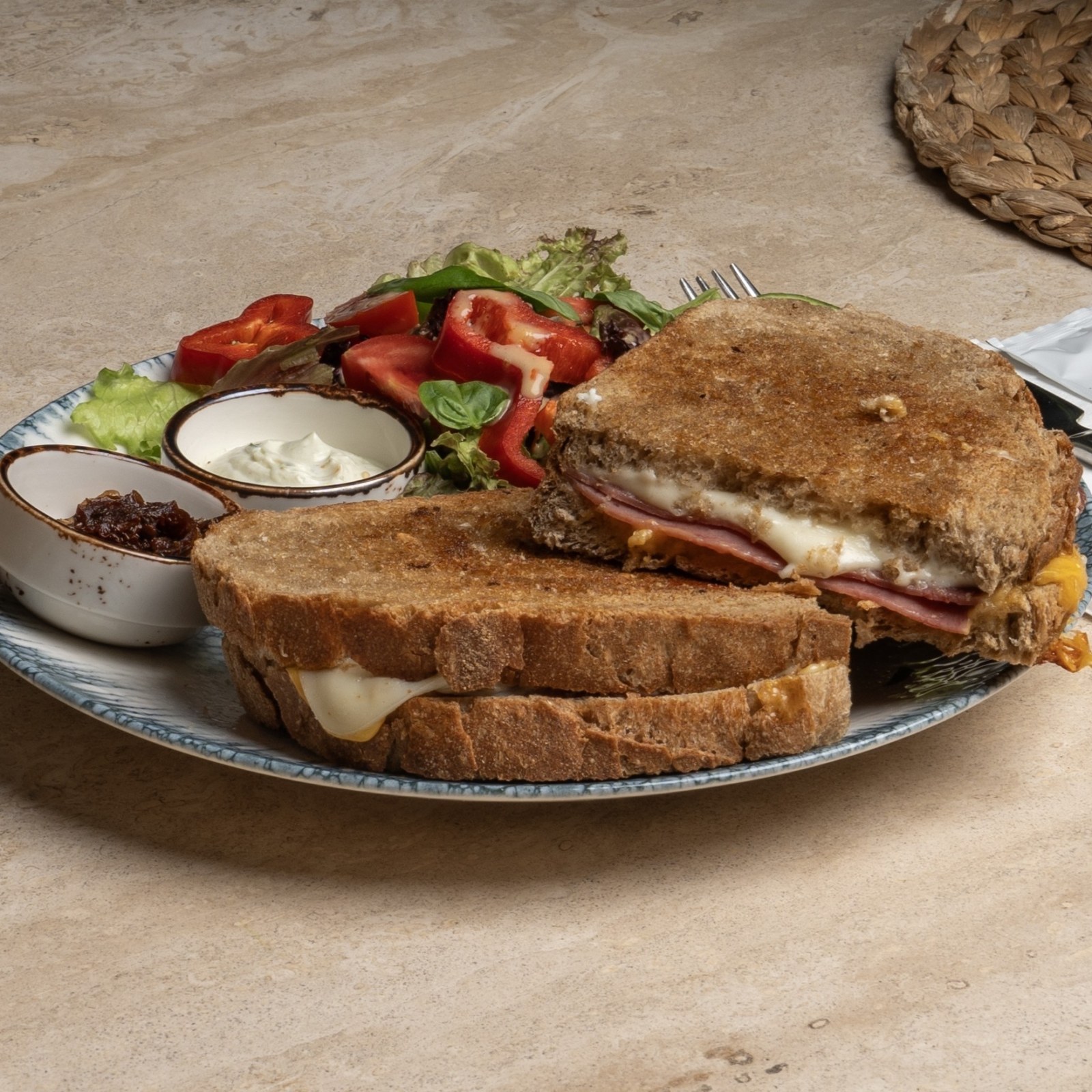 Cheddarlı Jambonlu Tost