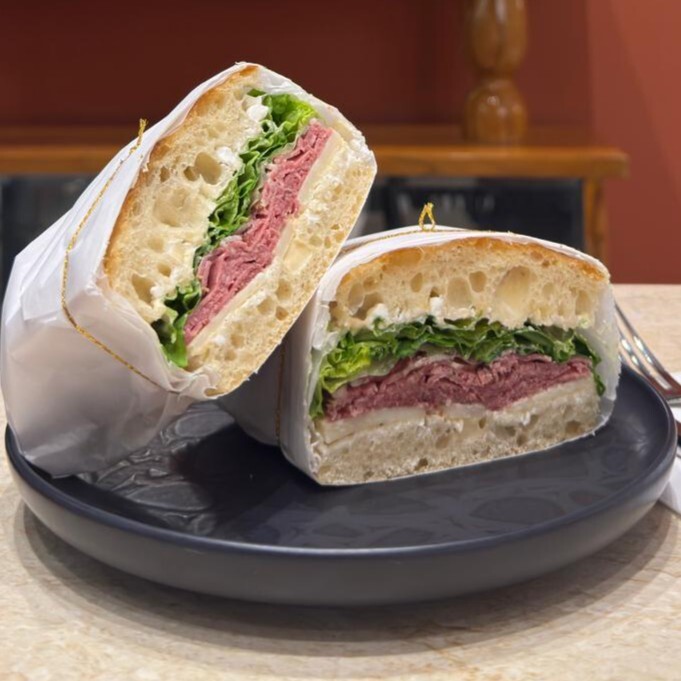 Pastırmalı Türk Focaccia Sandviç