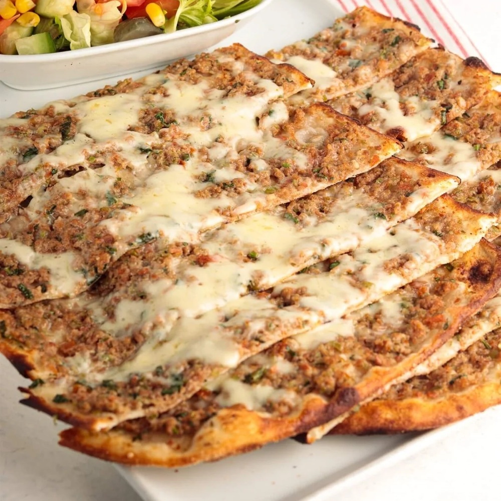 Kıymalı Kaşarlı Pide