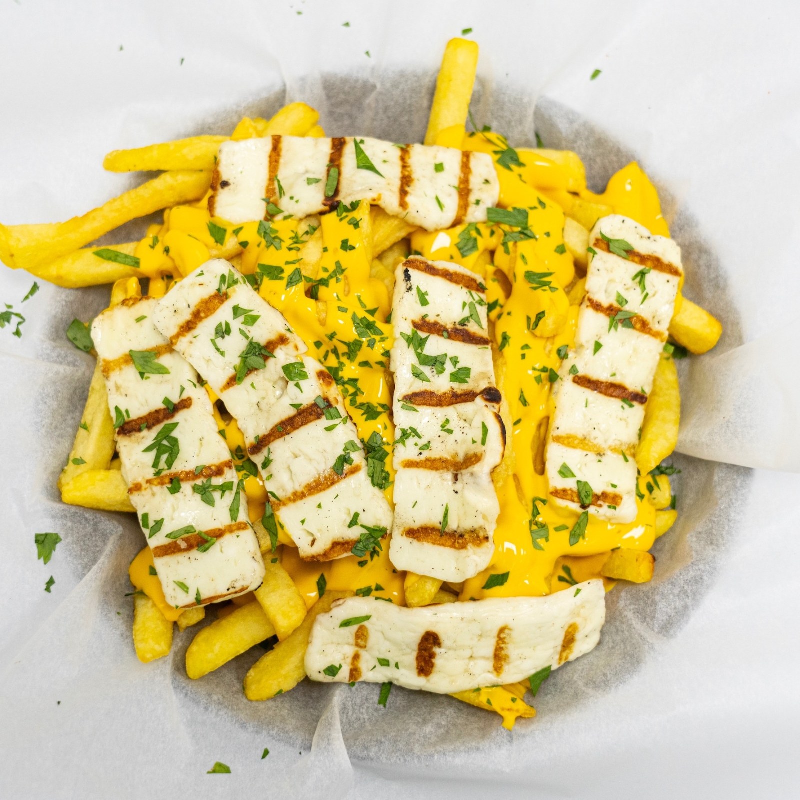 Cheddar Soslu & Hellim Peynirli Patates Tava