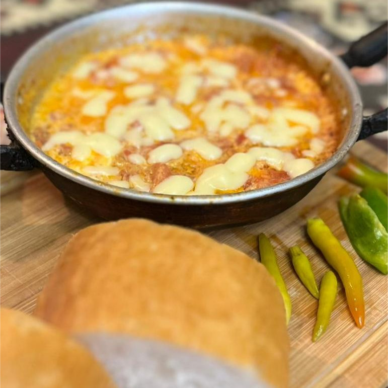 Kaşarlı Sucuklu Yumurtalı Menemen