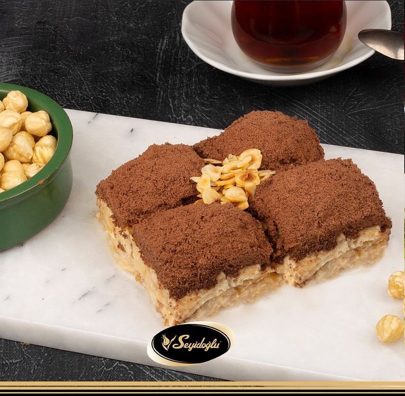 Cevizli Fındıklı Soğuk Baklava (500 gr.) & Coca-Cola (33 cl.)