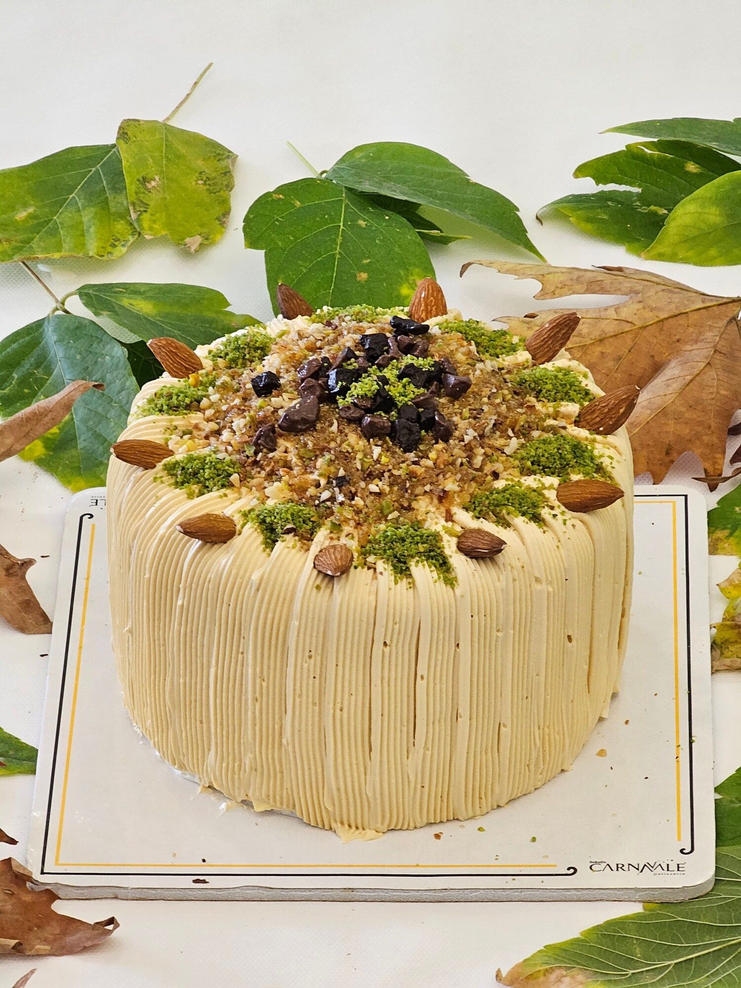 Karamelli Krokanlı Pasta (8 Kişilik)