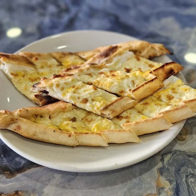 Kaşarlı Yumurtalı Pide