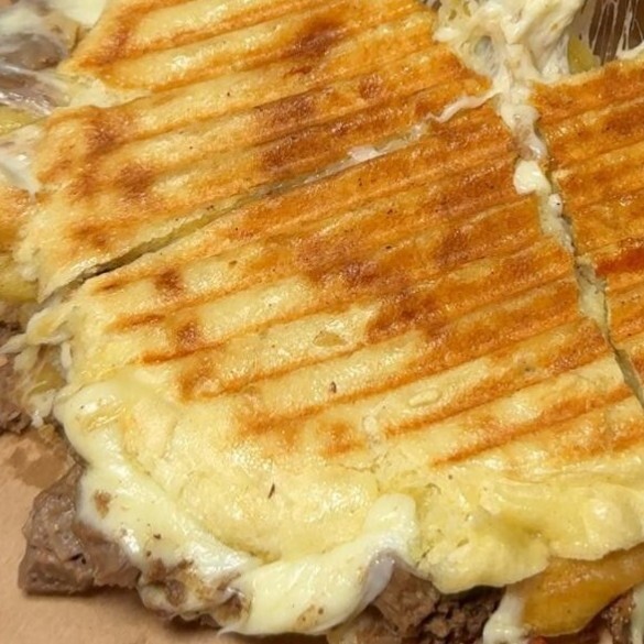 Kavurma Kaşarlı Tost (Yarım)