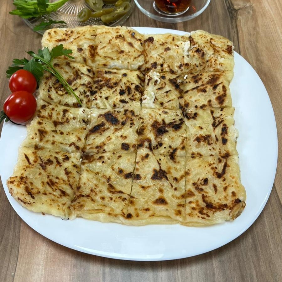 Sucuklu Kaşarlı Gözleme & Coca-Cola (33 cl.)