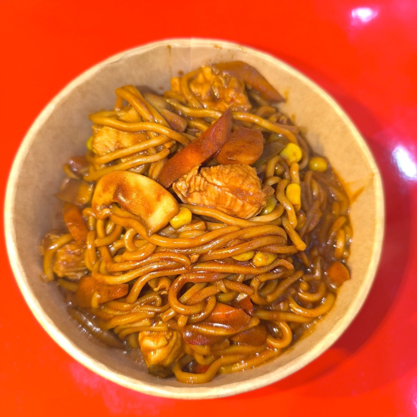 Piliç Sebzeli Noodle (Havuç Biber Mısır Mantar Acı Sos Tavuk)