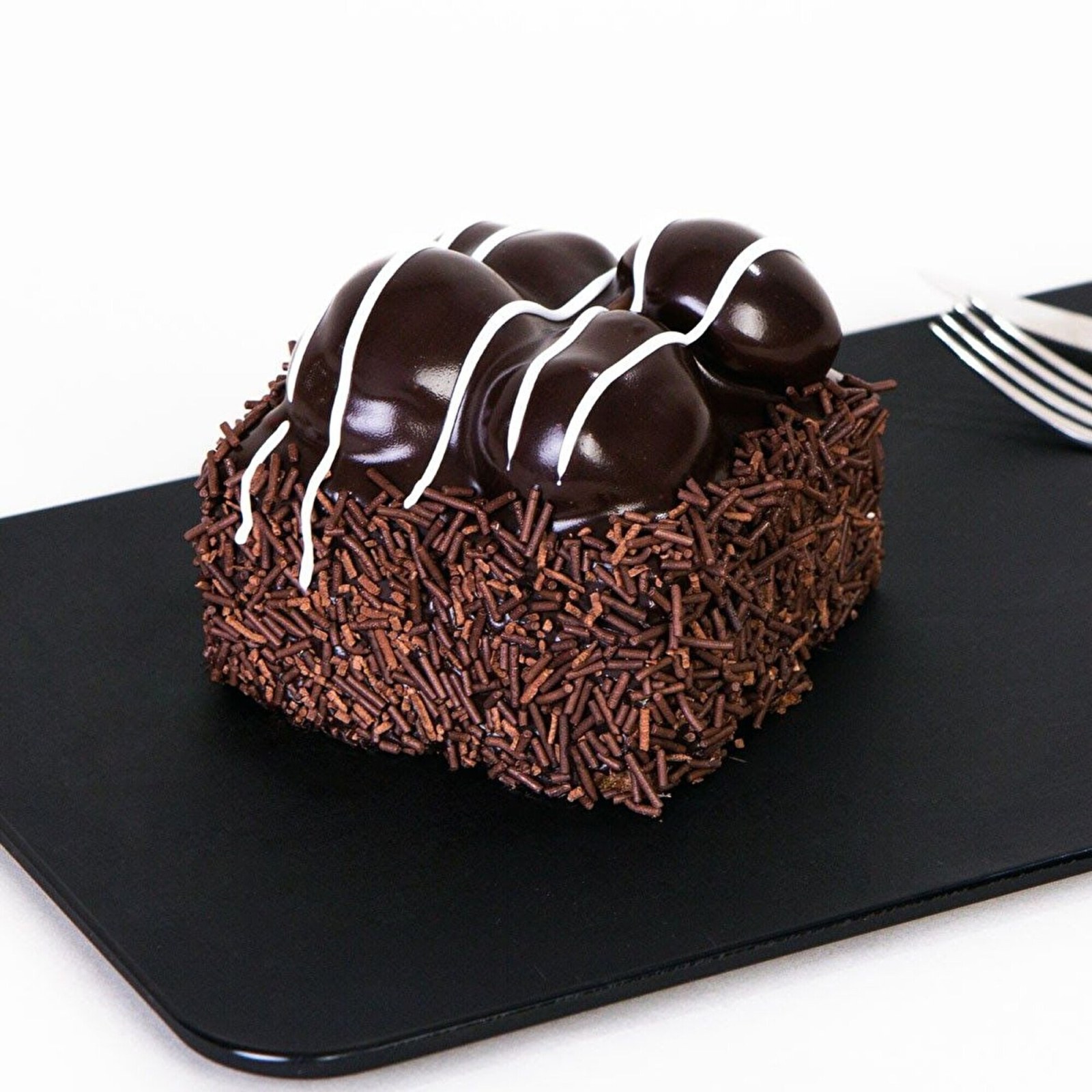 Mono Bitter Profiterollü (Dilim Pasta)