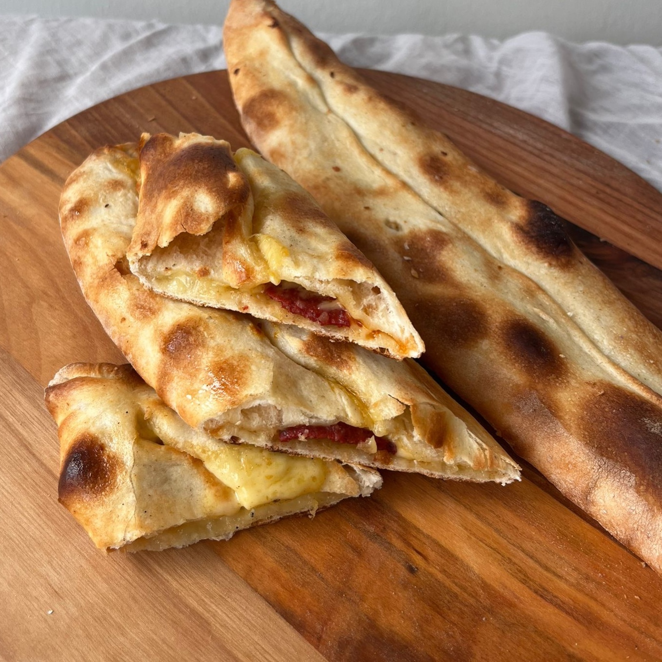 Sucuklu Kaşarlı Kır Pidesi