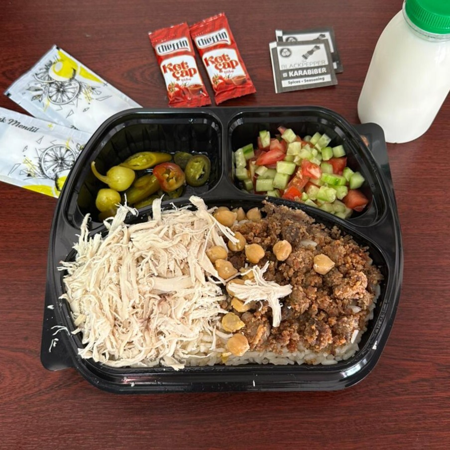 1 Ciğerli ve Tavuklu Pilav (Tereyağlı) + Ayran + Salata