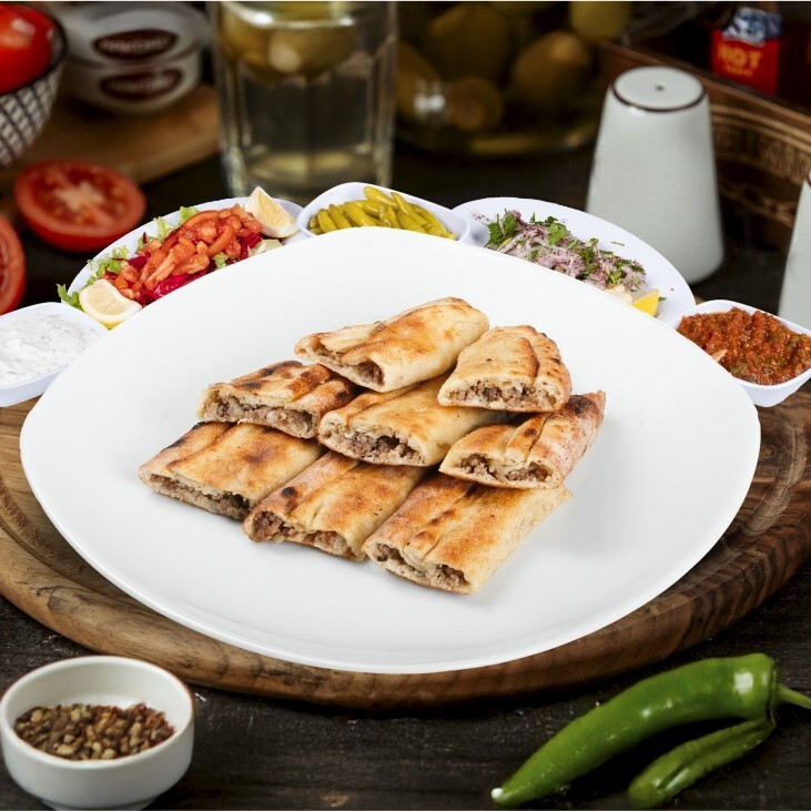 Kıymalı Kaşarlı Kır Pidesi