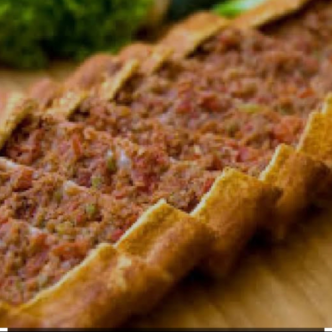 Kıymalı Pide yeşillik salatası